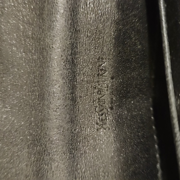 YSL Logo Patent Leather Bifold Snap Wallet w/Dustbag - Picture 9 of 14